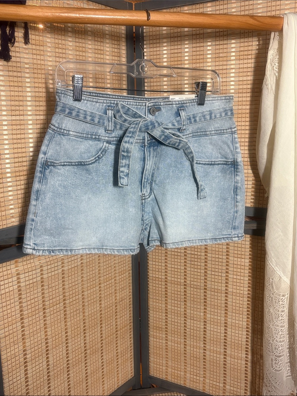 So Curvy Mom Short High-Rise Light Wash Denim Tie-Belt